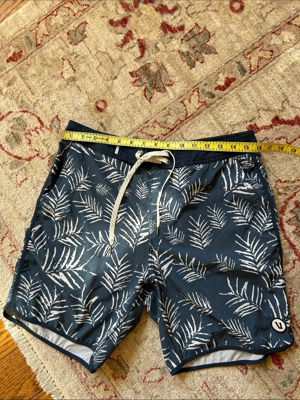 Vuori Cruise Board Swim Shorts with White Palm Print EUC